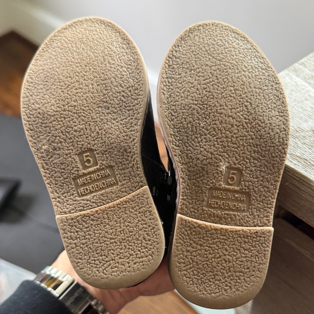GAP Black Scalloped Ankle Boots for Kids - Picture 12 of 12